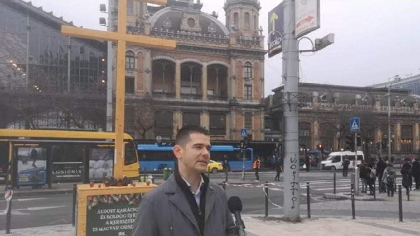 Betiltotta a keresztállítást a momentumos polgármester