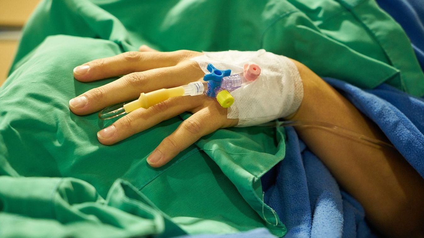 Túl hangos volt a szobatárs lélegeztetőgépe, szörnyű döntést hozott az idős nő