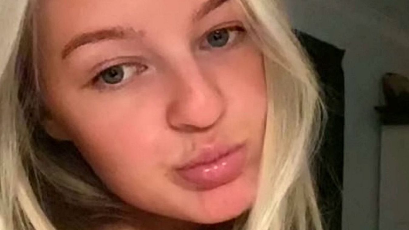 Megőrülnek az emberek a 24 éves, gyönyörű kőműveslányért