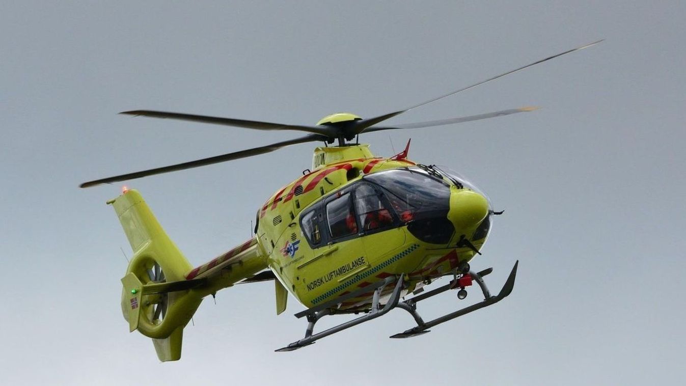 Busz és autó ütközött Zala vármegyében, riasztották a mentőhelikoptert