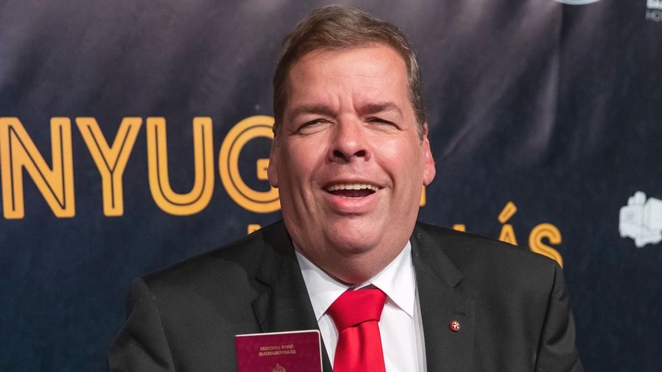 Félhetnek Schmuck Andor randipartnerei: elkészült a politikus leleplező könyve