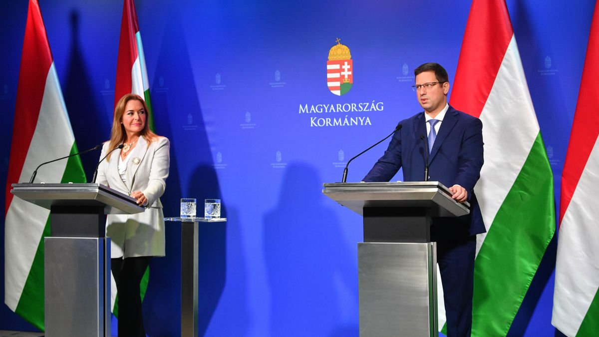GULYÁS Gergely; VITÁLYOS Eszter, kormányinfó