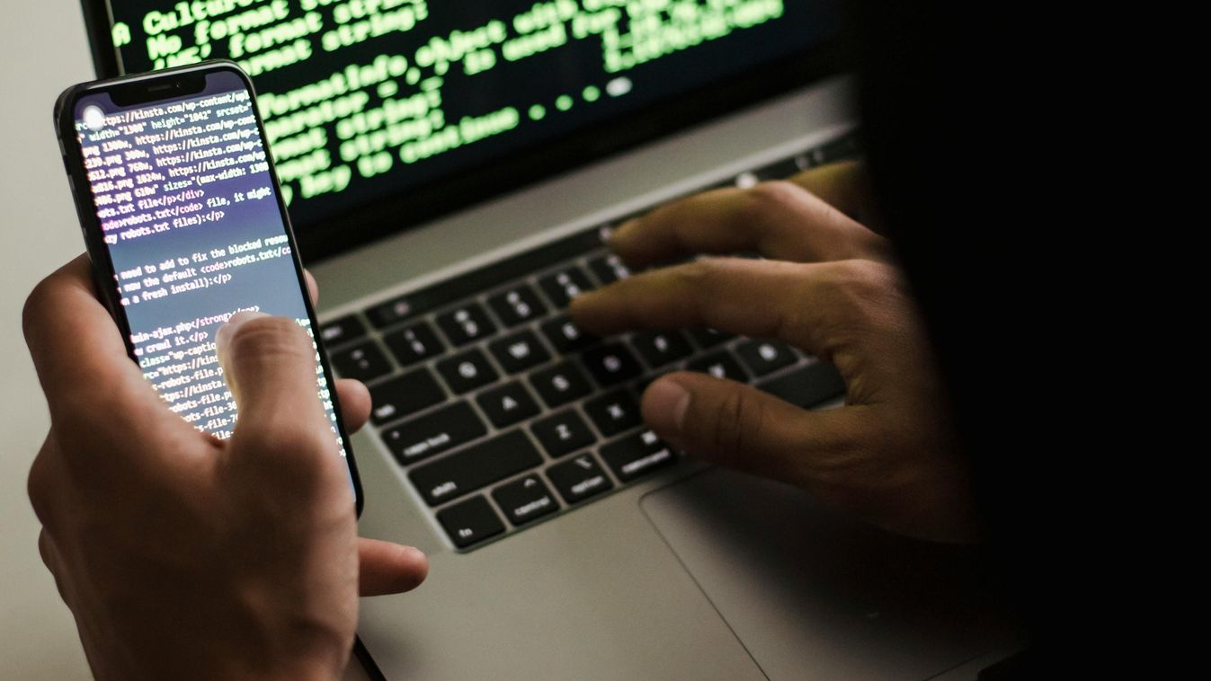 "Ami eddig lehetetlennek tűnt, már az is lehetséges" - új módszerrel, telefon hackeléssel buktatja le a hatóság a bűnösöket