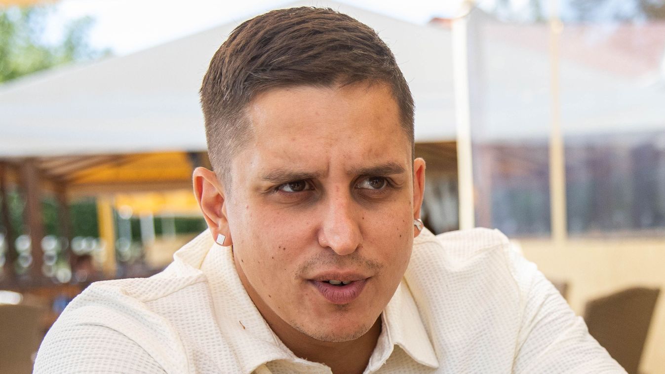 "Ennél jobban csak a lábad között nyámnyognék..." – kínos pillanat, adásba került Aurelio pikáns beszólása