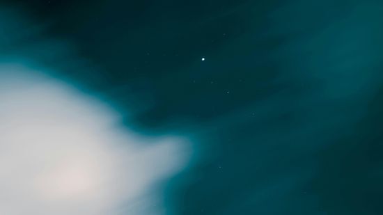 Itt a bizonyíték! UFO-t kaptak lencsevégre vidéken - Videó