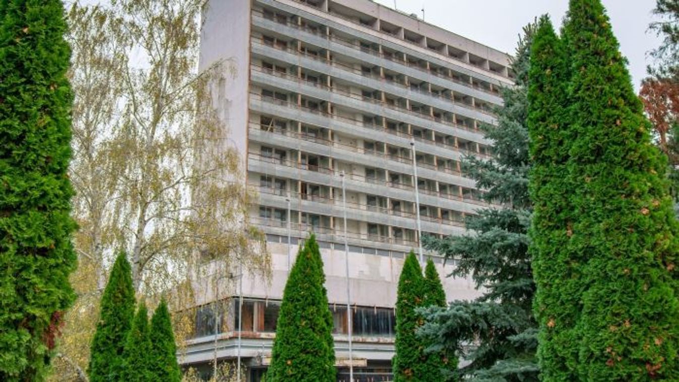 Törött tükör és sztriptízbár: eltűntek a miskolctapolcai hotel vendégei