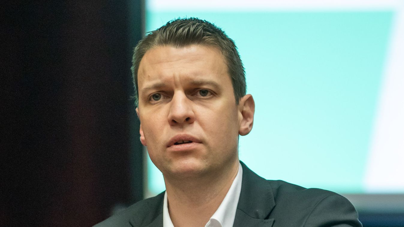 Menczer Tamás „Brüsszel Péter bejelentette: Weber utasítására TÁMOGATJA Ukrajna uniós tagságát!”