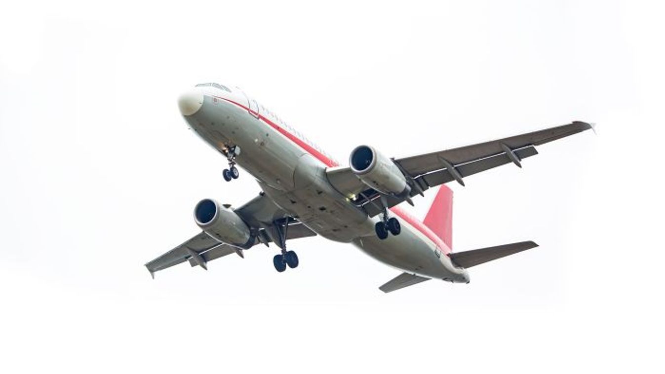 Megszakította útját egy Jet járat az egyik utasa miatt: 40 milliós bírságra számíthat