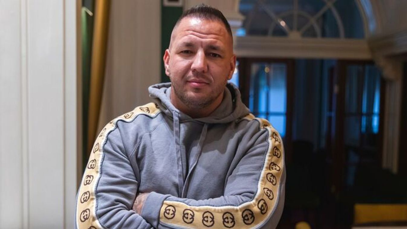 Curtis megmutatta ritkán látott nővérét - Fotó