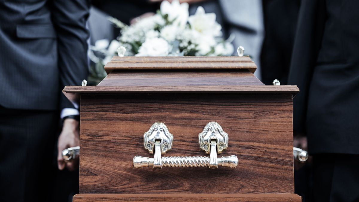 Coffin,,People,And,Funeral,With,Death,,Grief,And,Service,With Túlvilág
