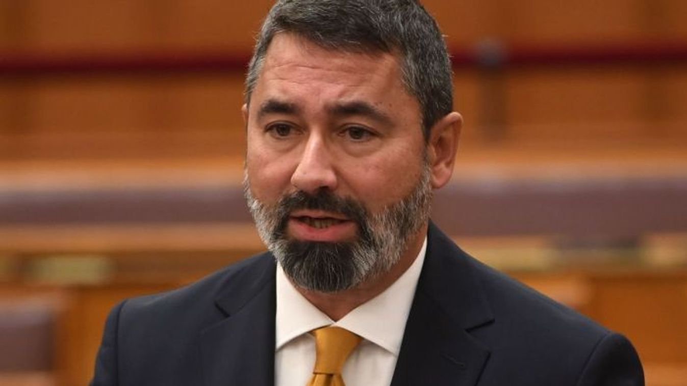 Hidvéghi Balázs leleplezte Magyar Pétert - Videó