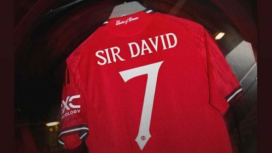 Mától David Beckham Sir David: Lovagi rangra emelte a brit uralkodó a futballsztárt