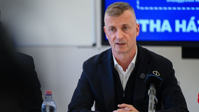 Kubatov üzent, miután a Fradi hőséről letépték a címert